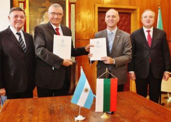 Argentina y Bulgaria firmaron un convenio de cooperación antártica