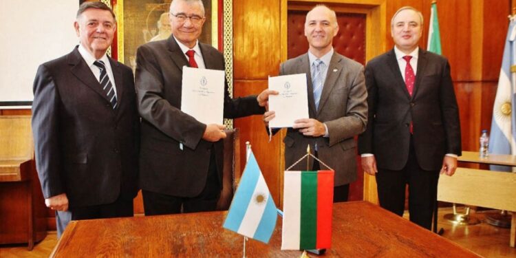 Argentina y Bulgaria firmaron un convenio de cooperación antártica