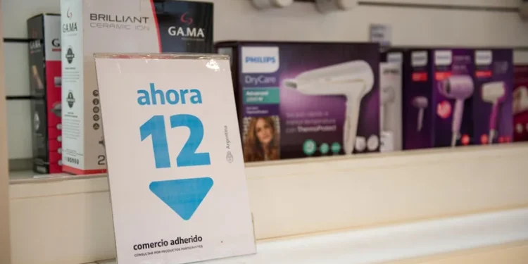 Ahora 12: el Gobierno subió las tasas y será más caro financiarse en cuotas con las tarjetas de crédito