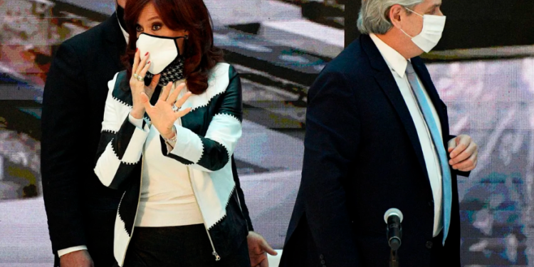 La resistencia silenciosa del Presidente ante la rendición incondicional que le reclama Cristina Kirchner
