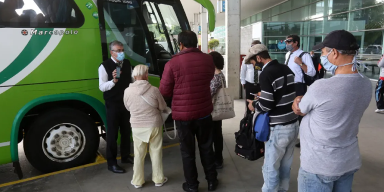 Empresas de colectivos del interior dicen que la Nación adeuda $4300 millones y advierten por posible paralización de servicios