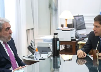 Aníbal Fernández visitó a Axel Kicillof y buscó bajarle el tono a los conflictos internos