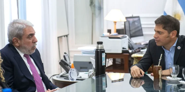 Aníbal Fernández visitó a Axel Kicillof y buscó bajarle el tono a los conflictos internos