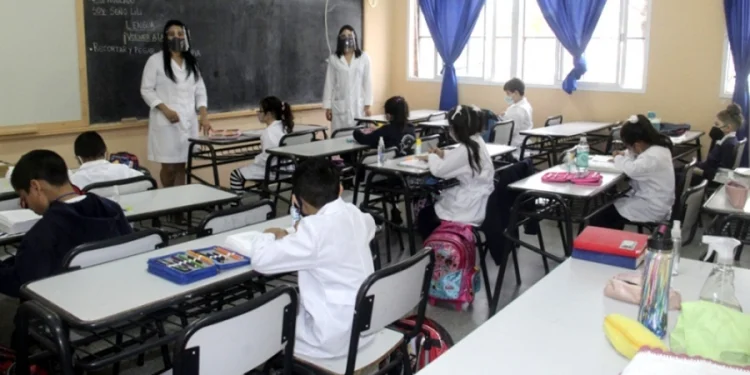 Sileoni recibe a gremios para analizar la problemática de la falta de gas en escuelas