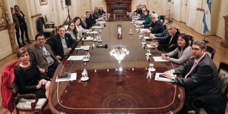 Batakis participó por primera vez de una reunión de Gabinete