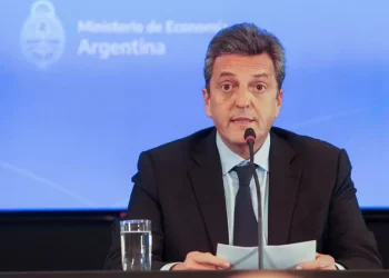 Massa anuncia medidas para fomentar la producción de gas y petróleo