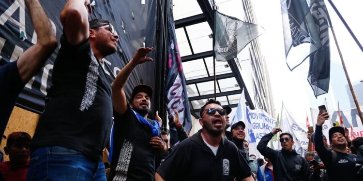 Cómo impacta en la industria automotriz que se hayan fabricado 1,3 millón de neumáticos menos por el conflicto gremial