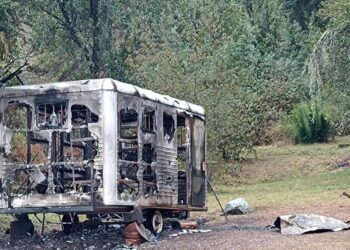 Mapuches incendiaron un puesto móvil de Gendarmería Nacional en Villa Mascardi
