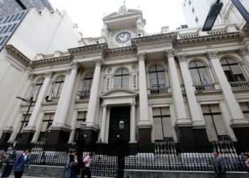 El staff del FMI aprobó la segunda revisión del acuerdo con la Argentina y avanza la llegada de otro desembolso de USD 3.900 millones
