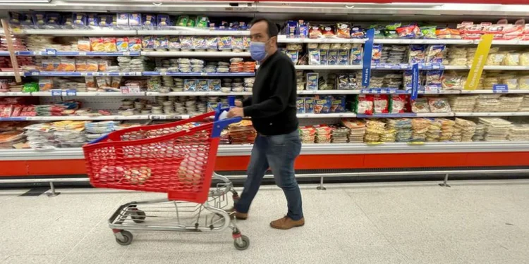 Inflación: por la cantidad de pesos en la calle y la brecha cambiaria, los analistas advierten que la suba de precios tiene un piso de 90% para el año