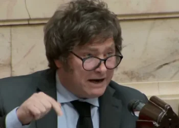 Quiénes son los 11 diputados que se ausentaron del debate sobre el nuevo impuesto para los pasajes aéreos que se aprobó por apenas un voto