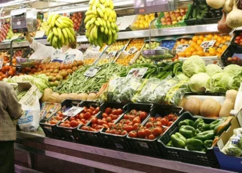 El precio de los alimentos: los consumidores pagan casi cuatro veces más de lo que reciben los productores