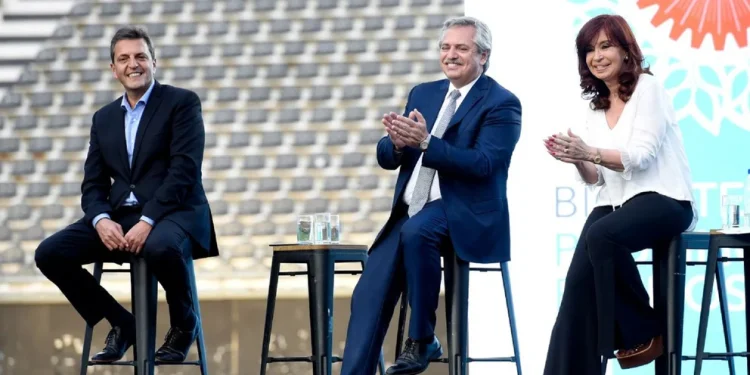 Como Macri en 2011, Massa debe decidir si juega este año o espera