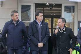 En medio de las negociaciones por las listas, Sergio Massa se bajó de un acto en Retiro