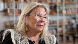 Carrió anuncia que tendrá “varios meses de reposo” y se retira de la campaña electoral