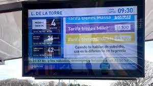 Insólita campaña K en las estaciones de trenes