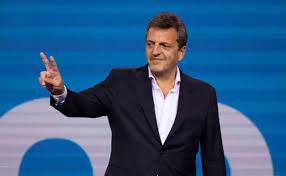 En la recta final de la campaña, Massa apuesta a captar el “voto femenino” con duras críticas a Milei