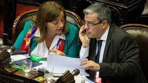 UxP se rearma en el Congreso entre tensiones internas, riesgos de fisura y la postura ante Milei