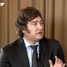 Milei no privatizará medios públicos en el corto plazo, pero buscará que se financien por sí mismos