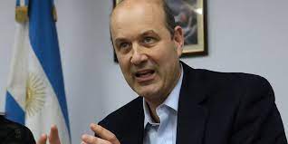 Sturzenegger aseguró que la Argentina “convergerá bastante rápido en una situación sin cepo”