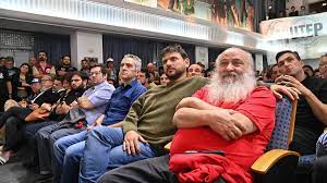 La CGT construyó una postal amenazante con los piqueteros para negociar con Milei, pero abrió fisuras internas