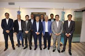  dialoguistas le piden al Gobierno una reunión de urgencia antes de la sesión de la Ley Ómnibus