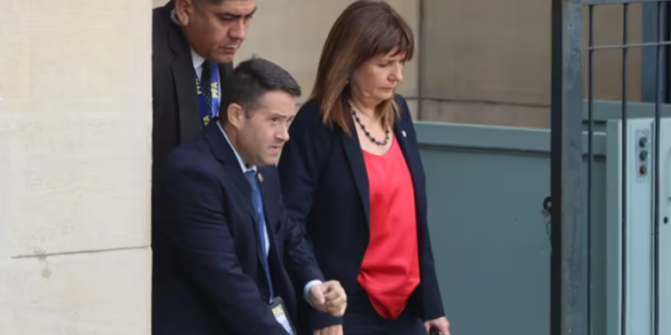 Bullrich vs. la izquierda | La ministra de Seguridad se presentó en Comodoro Py, en la causa por su protocolo antipiquetes