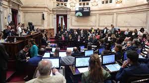 En plena tensión con Milei, los gobernadores discuten una respuesta conjunta y evalúan rechazar el mega DNU