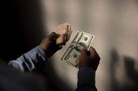 Tras la decisión que tomó el BCRA sobre la tasa, los dólares financieros reaccionan con alzas de casi 5%