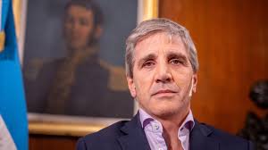 Caputo se suma al viaje de Milei a EEUU y se reúne con inversores mientras monitorea el rumbo del mercado