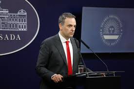 El Gobierno anunció que se les descontará el día a los estatales que se sumen al paro del 9 de mayo