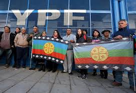 Un grupo mapuche bloquea el acceso a un yacimiento de YPF en Neuquén