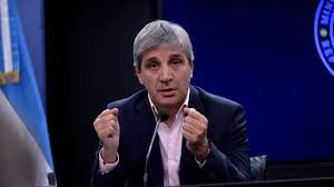 Caputo paga costos para lograr la reducción de la brecha cambiaria a casi el 30%