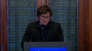 Milei ratificó en la UIA que en diciembre se elimina definitivamente el Impuesto PAIS