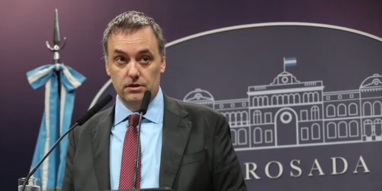 El Gobierno anunció que les tomará un “examen de idoneidad” a 40 mil trabajadores estatales