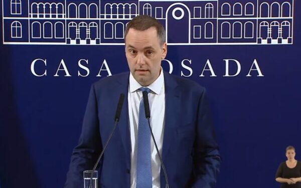 Adorni anunció el arancelamiento de la salud y educación pública a los extranjeros