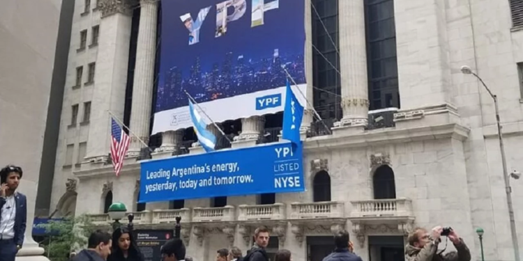 YPF: JP Morgan recomendó invertir en la petrolera