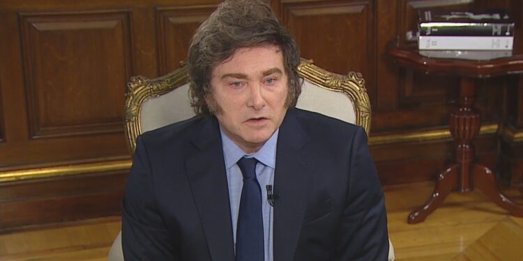 Tras la polémica por la criptomoneda, Milei dijo que cambiará su estrategia