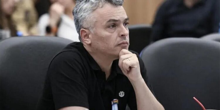 “No soy kirchnerista, soy maricón y me la banco”: dura crítica de un diputado a Milei