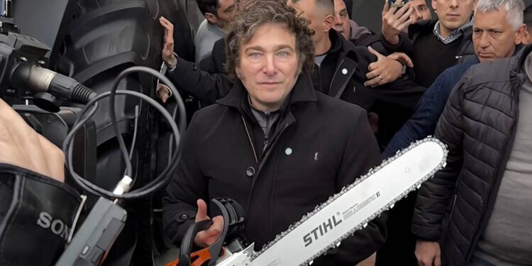 Motosierra 2.0: la nueva inauguración del Gobierno