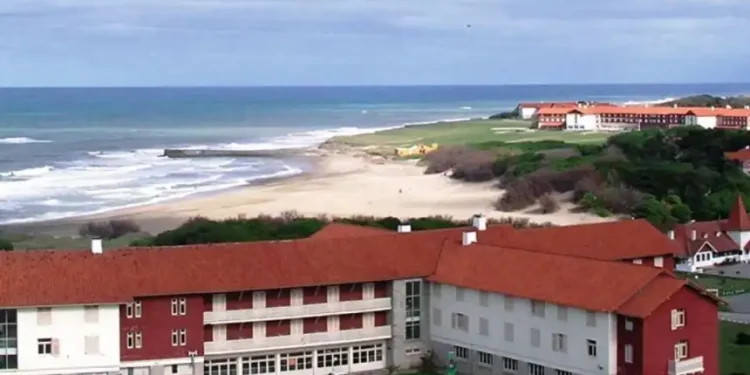 Gobierno privatiza complejos turísticos en Chapadmalal y Embalse