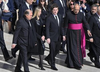 Milei no viaja a la asunción de León XIV