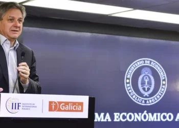 Macri, el culpable del riesgo país según Economía.