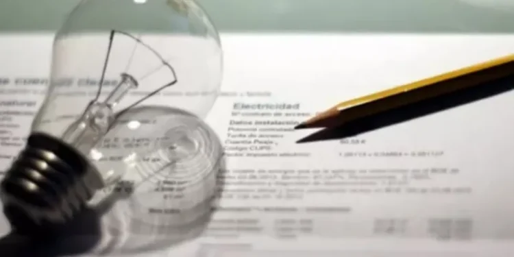 Gobierno: Subsidios y aumento de tarifas.