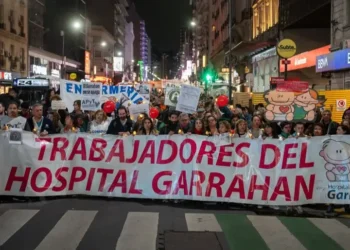 Trabajadores del Garrahan se dirigen al Congreso.
