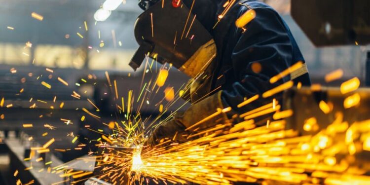 Crisis industrial: Construcción y textil, los más afectados.