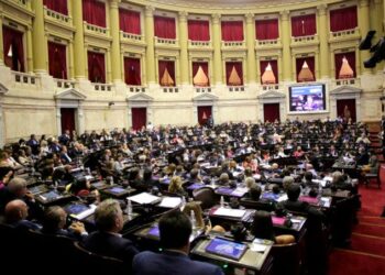 Sesión clave: El Congreso define dos temas urgentes.