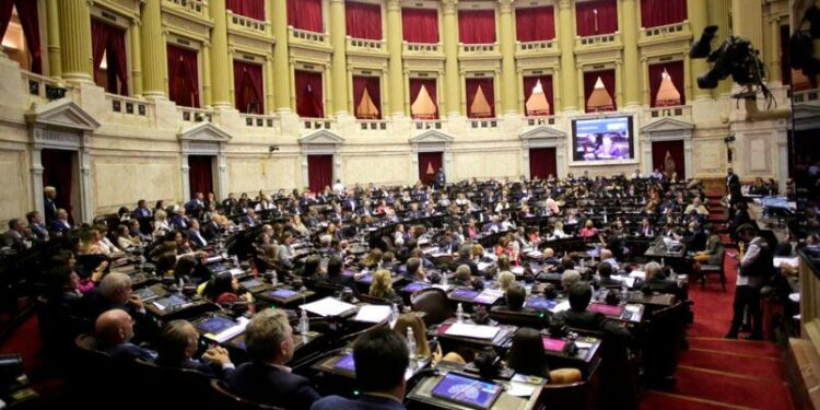 Sesión clave: El Congreso define dos temas urgentes.