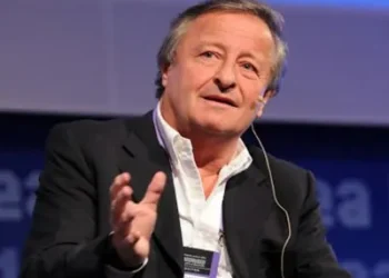 Freno a la confianza por riesgo país, según Rattazzi.