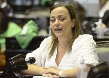 “Milei, más con Spagnuolo”, dice Cecilia Moreau.